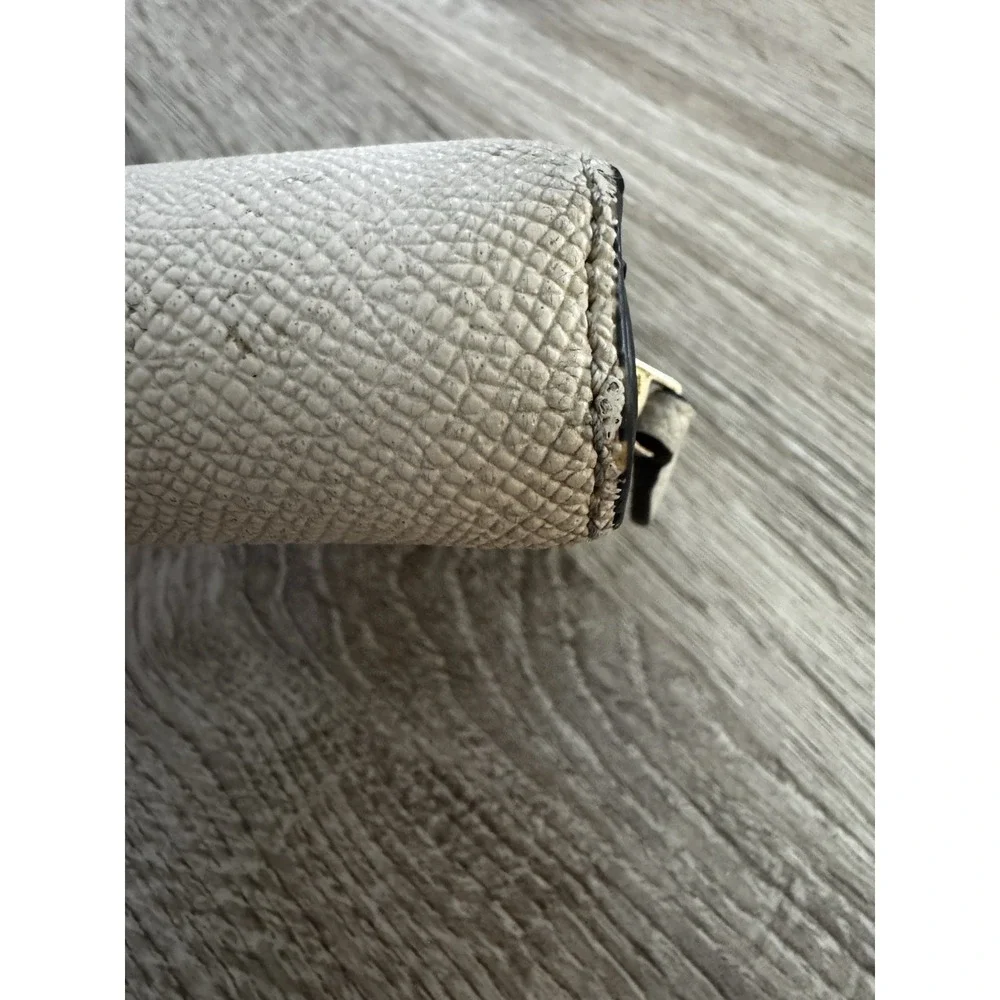 COACH Medium Corner Full Zip Wallet White Fair Condition PT2